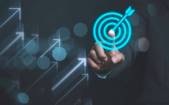 Empresas reduzem volume e aumentam profundidade ao priorizar qualidade, relevância e conteúdo mais estratégico.