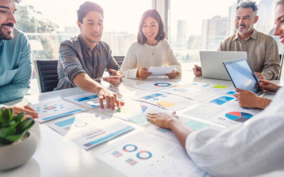Trabalhar branding sem perder performance exige equilíbrio entre posicionamento, autoridade e foco em resultados reais.